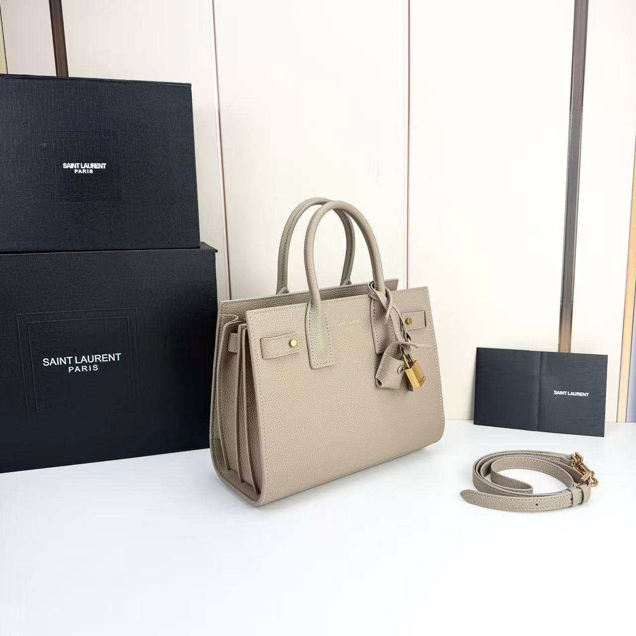 YSL
Master
360 dhs✅
#26cm🥰🥰

Zain228
♥️♥️♥️