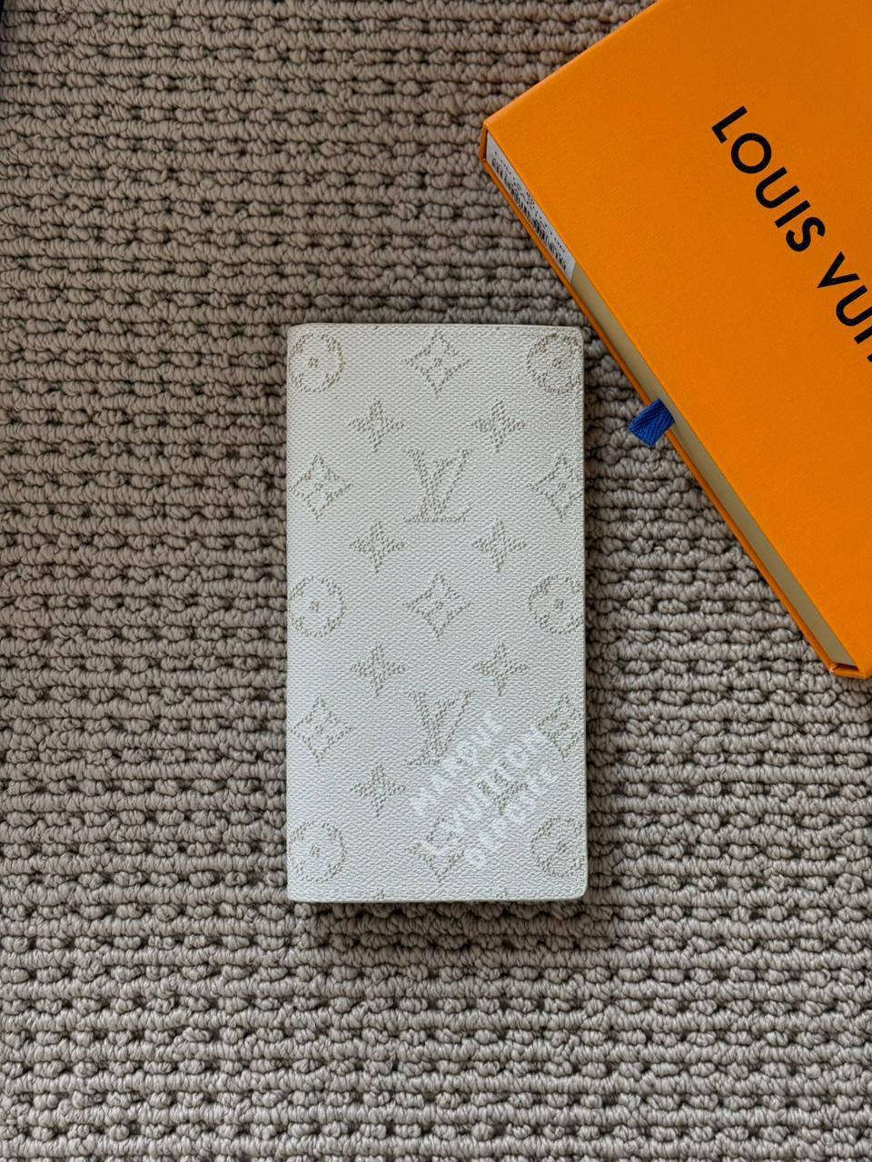 LV
*New Long wallet* 
*Master quality*
230 dhs💓

Zain179
♥️♥️♥️