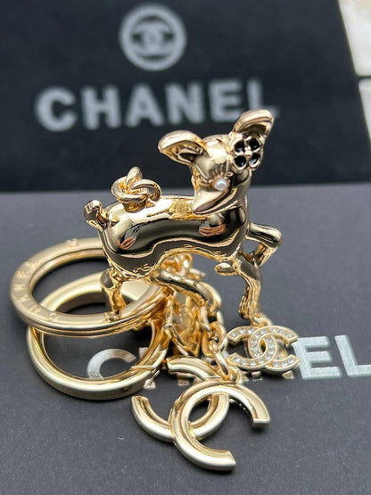 KEYCHAINS
CHANEL & LV 
60 dhs🪙🖤
With MASTER BOX 📦

Zain263
♥️♥️♥️