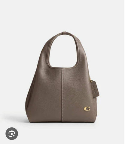 Coach

Good Quality 

With box🎁🎁🎁

100 dhs🌺

Zain143
♥️♥️♥️