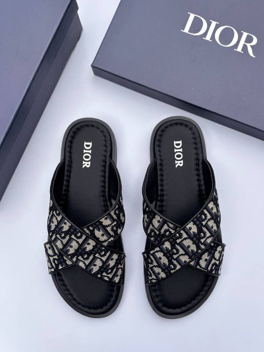Dior slipper (men)
110 dhs🪙🌨️
Size 40-45

Zain55
♥️♥️♥️