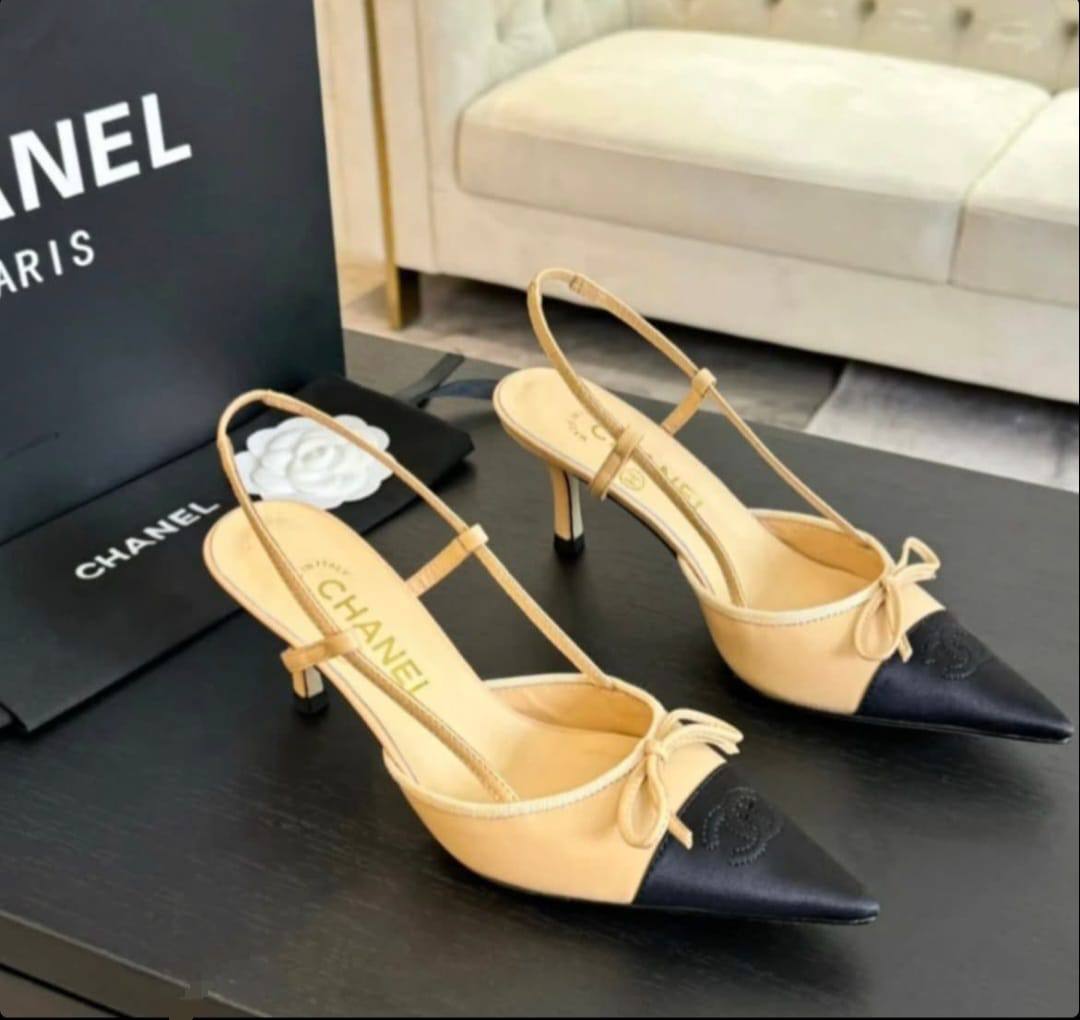 CHANEL 
☘️ *SIZE  36  to 41 ☘️                                                                                                       
260 dhs❣️

Zain224
♥️♥️♥️