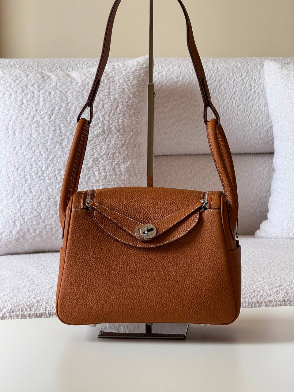 Hermes Lindy 26cm💕master quality😍with box❤️
390 dhs💓

Zain52
♥️♥️♥️