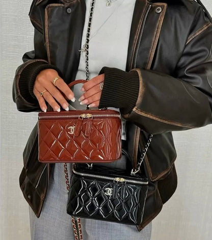 CHANEL 
GOOD QUALITY 

WITH BOX 
🎁🎁🎁

100 dhs✅

Zain295
♥️♥️♥️