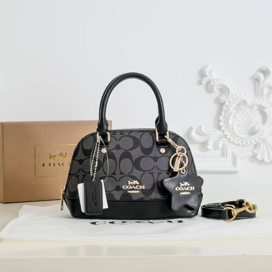 Coach
100 dhs🇦🇪🇦🇪
with box
size 21cm

Zain26
♥️♥️♥️
