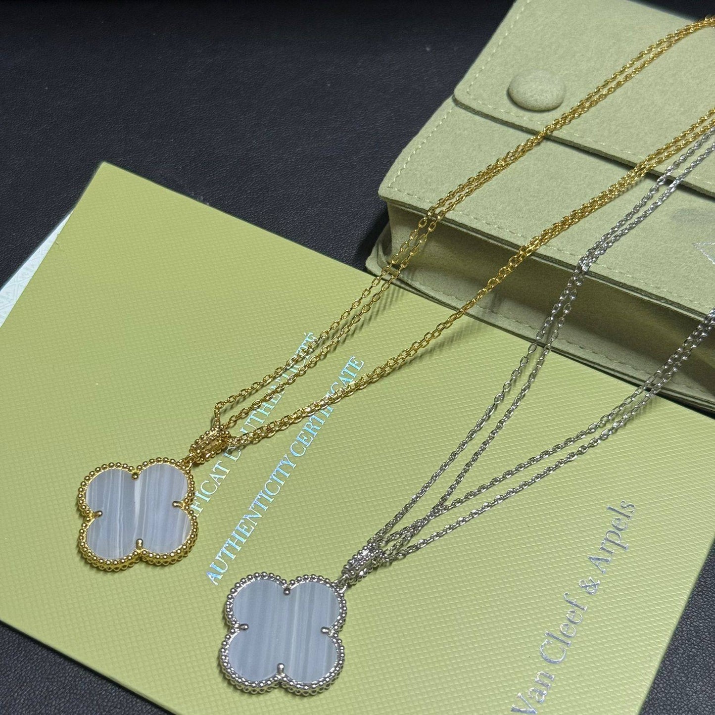 VCA
Necklace 
*Master*🍃💕
With normal box 🎁
55 dhs❣️

Zain263
♥️♥️♥️