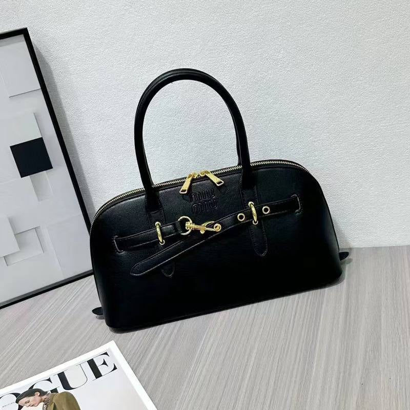 MIU MIU
BEST QUALITY 

WITH BOX’S 
🎁🎁🎁

90 dhs✅
SIZE 33CM

Zain290
♥️♥️♥️