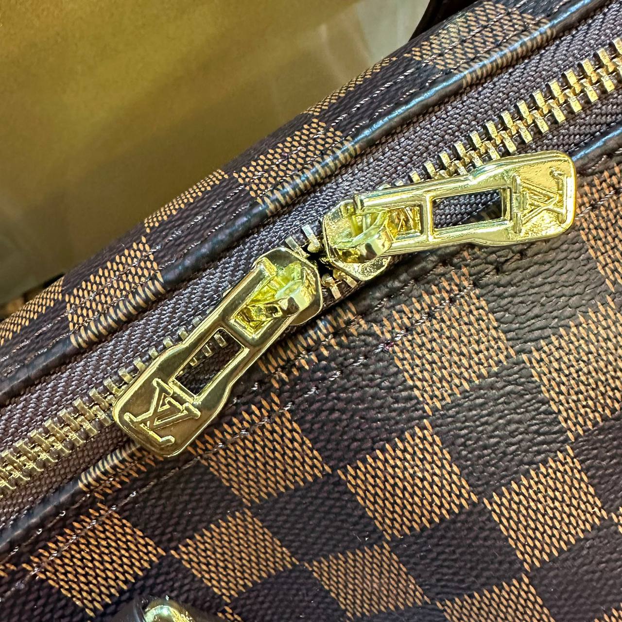 LV SPEEDY 
25CM ,GOOD QUALITY 
WITH BOX 
100 dhs✅

Zain295
♥️♥️♥️
