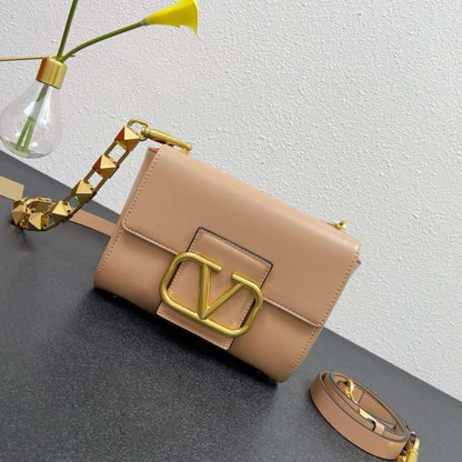 VALENTINO 
COPY ONE
200 dhs✅

Zain295
♥️♥️♥️