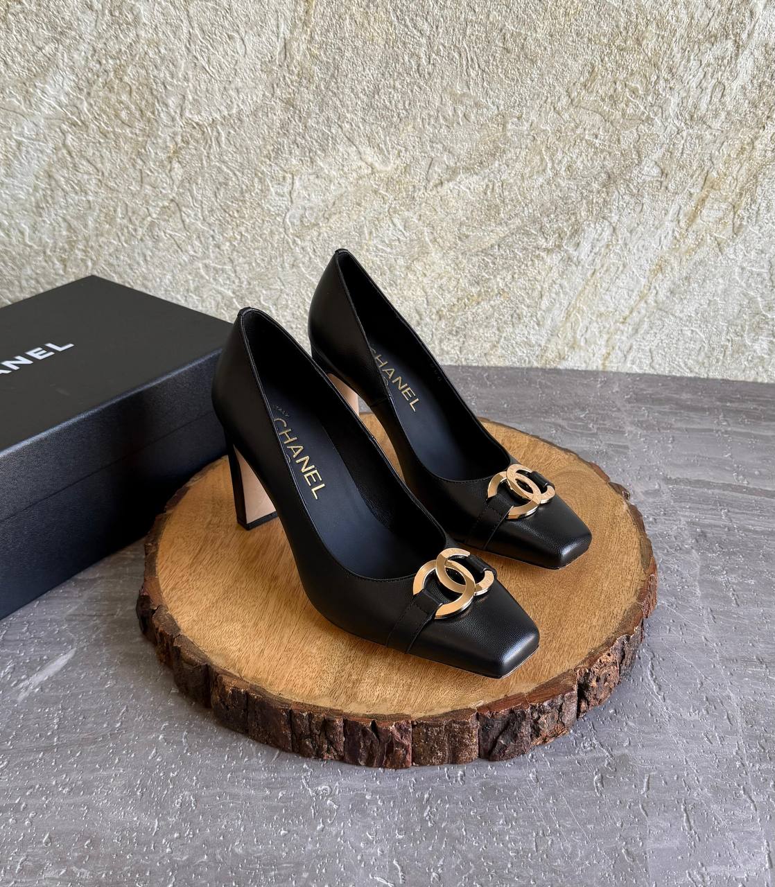 CHANEL 💫😍
SuperMaster Quality 💯
450 dhs🖤
Size: 36-41 💥

Zain171
♥️♥️♥️