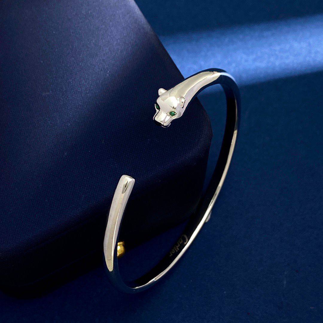CARTIER
BANGLE🍃
*MASTER*🍃
With normal box🛍️
50 dhs✅
With master box🛍️
90 dhs✅

Zain263
♥️♥️♥️