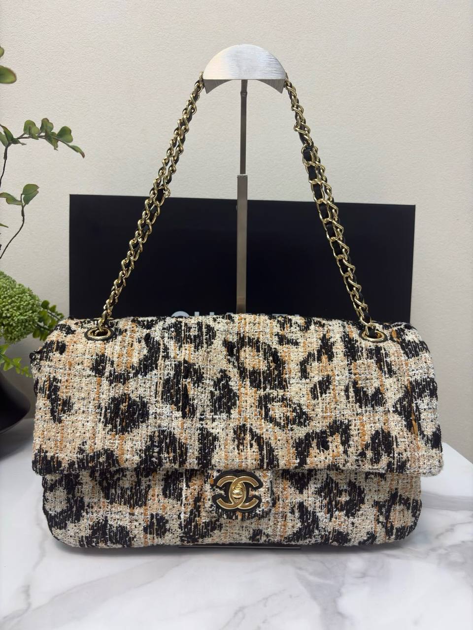 Chanel 

new arrival 

38cm=270 dhs🇦🇪🇦🇪
32cm=250 dhs🇦🇪🇦🇪

Zain228
♥️♥️♥️