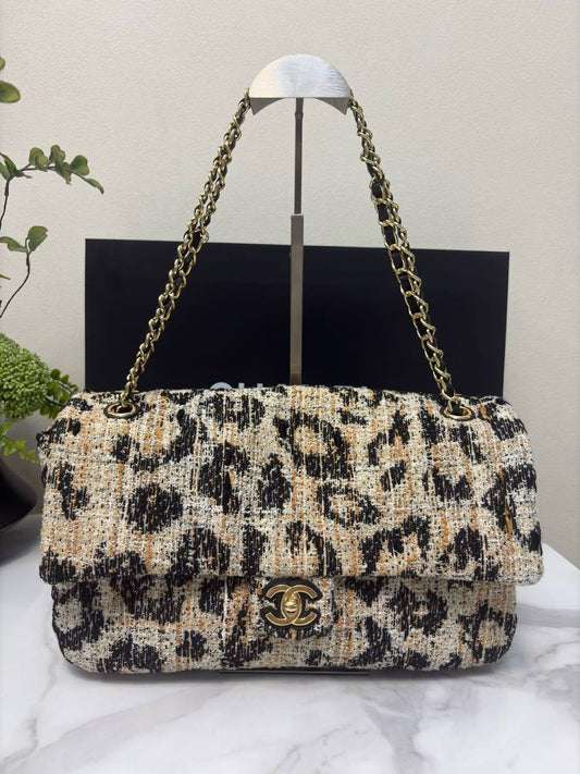 Chanel 

new arrival 

38cm=270 dhs🇦🇪🇦🇪
32cm=250 dhs🇦🇪🇦🇪

Zain228
♥️♥️♥️