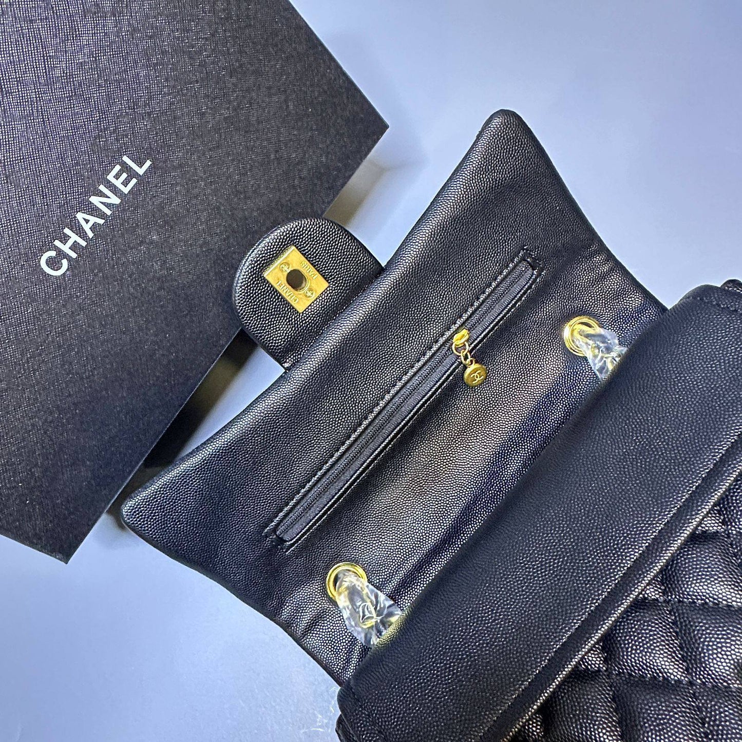 CHANEL
 GOOD QUALITY 
WITH BOX
125 dhs🇦🇪

Zain39
💓💓💓