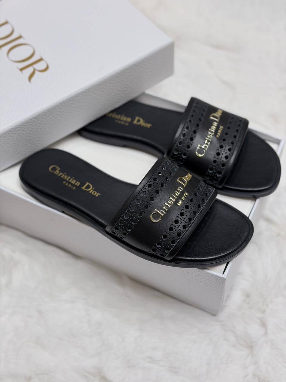 😍  DIOR 😍

💎 _*VIP QUALITY +A*_ 💎

Size 37 To 41*_ ✨

450 dhs💛

Zain292
♥️♥️♥️