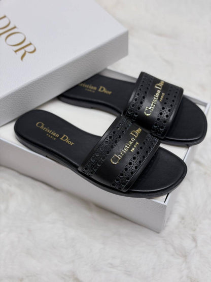 😍  DIOR 😍

💎 _*VIP QUALITY +A*_ 💎

Size 37 To 41*_ ✨

450 dhs💛

Zain292
♥️♥️♥️