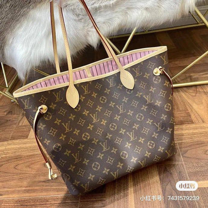 Lv 
Master❣️❣️
320 dhs🇦🇪🇦🇪
#Medium size 31cm💕🥳

Zain228
♥️♥️♥️