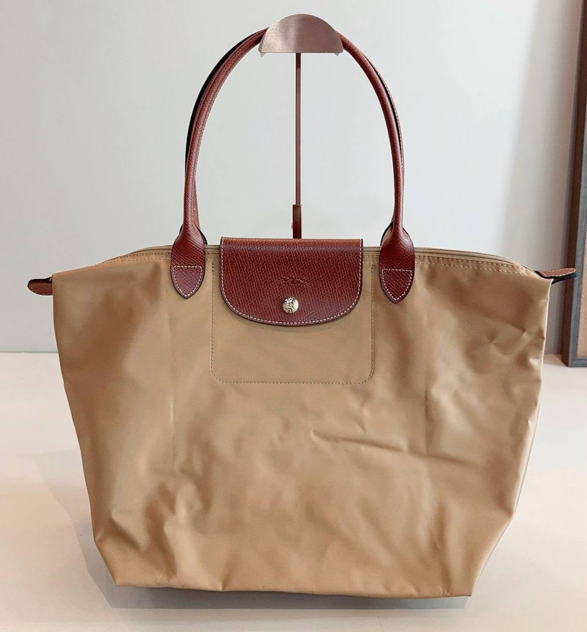 LONG CHAMP
 NEW CAME HIGH QUALITY 
BIG SIZE 
90 dhs✅

Zain39
♥️♥️♥️