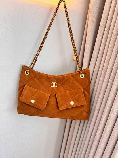 Chanel
Best quality
115 dhs🪙🌨️
size 36cm

Zain158
♥️♥️♥️