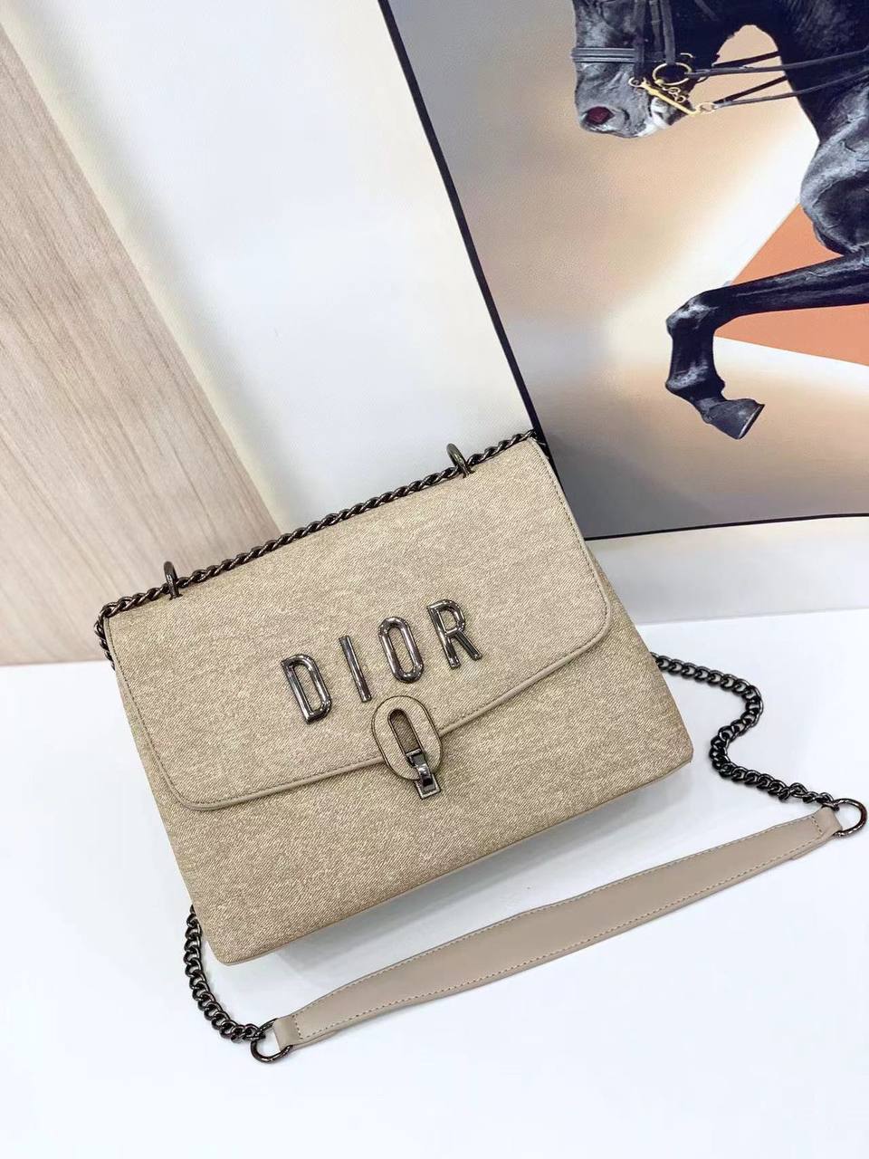Dior
110 dhs🪙🌨️

Zain143
♥️♥️♥️