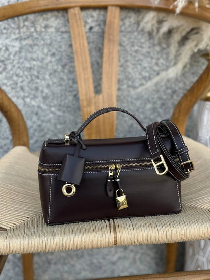 LORO PIANA
22cm
350 dhs🇦🇪
Top quality 
With box🎁

Zain167
♥️♥️♥️