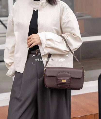 MIU MIU NEW CAME GOOD QUALITY WITH BOX 
90 dhs🇦🇪🇦🇪

Zain295
♥️♥️♥️