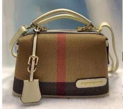 Burberry
110 dhs✅ 

Zain72
♥️♥️♥️