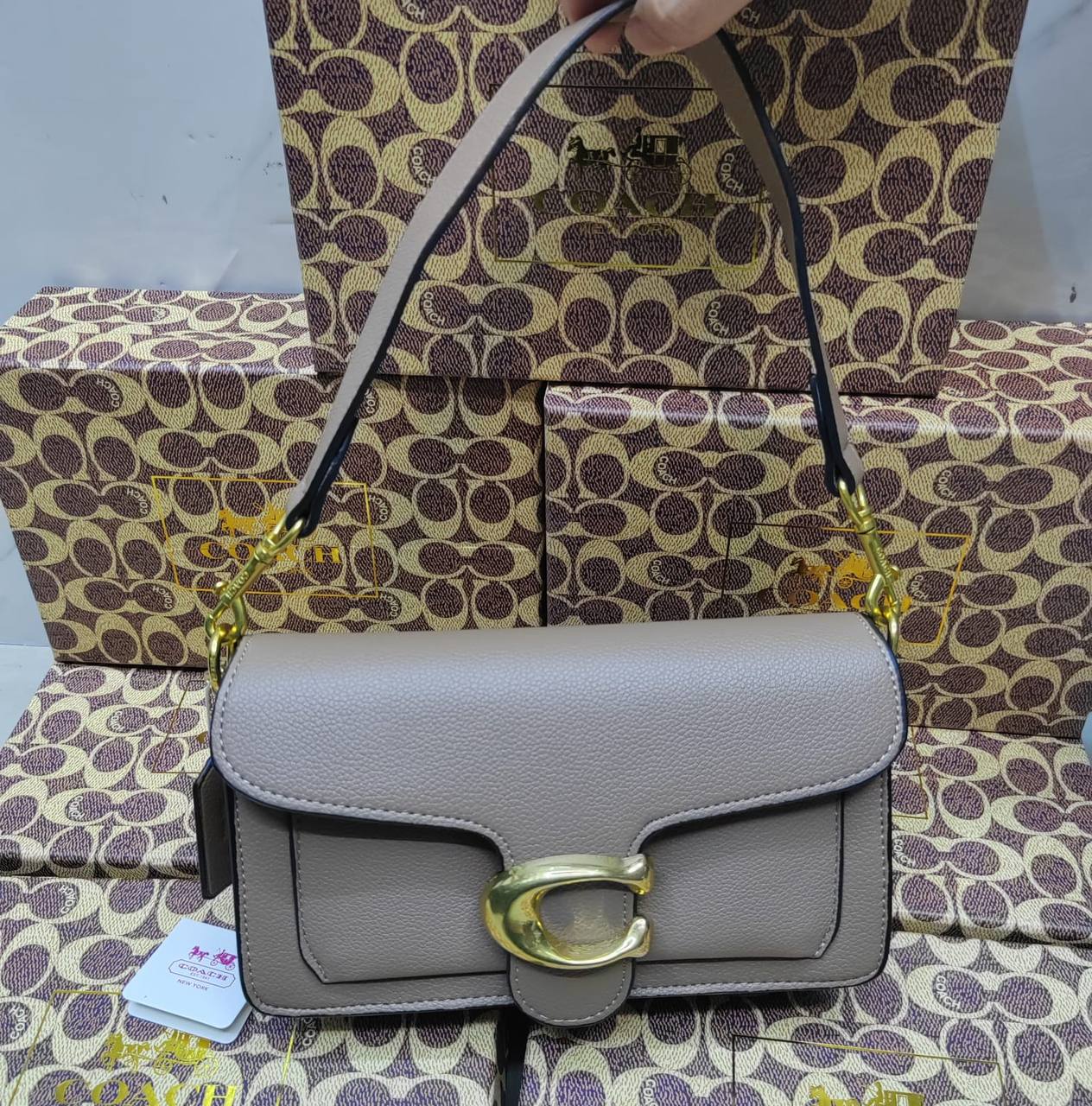 Coach

withbox 
🎁🎁🎁

100 dhs💓

Zain143
♥️♥️♥️