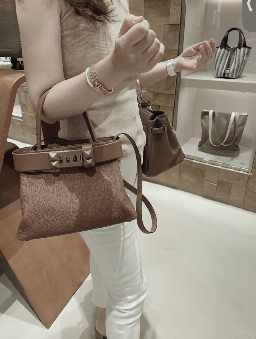 HERMES  

HIGH QUALITY 
WITH BOX 
115 dhs🇦🇪🇦🇪

Zain295
♥️♥️♥️