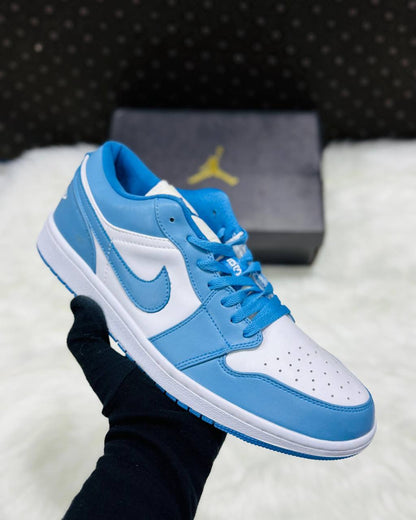 Jordan 1 Low 
Sizes 36-46 
150 dhs🪙💕

Zain232
♥️♥️♥️