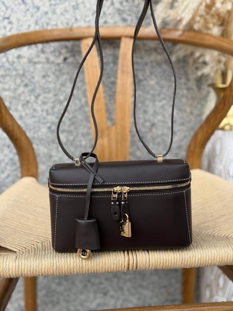 LORO PIANA
21cm
340 dhs🇦🇪
Top quality 
With box🎁

Zain167
♥️♥️♥️