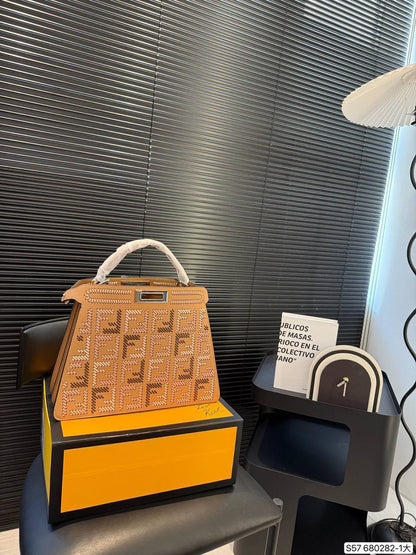 Fendi Master
420 dhs🪙💚

Zain131
♥️♥️♥️