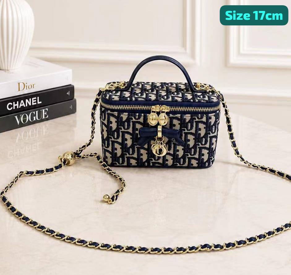Dior

Good quality 
with box 

100 dhs🇦🇪🇦🇪🇦🇪

Zain186
♥️♥️♥️
