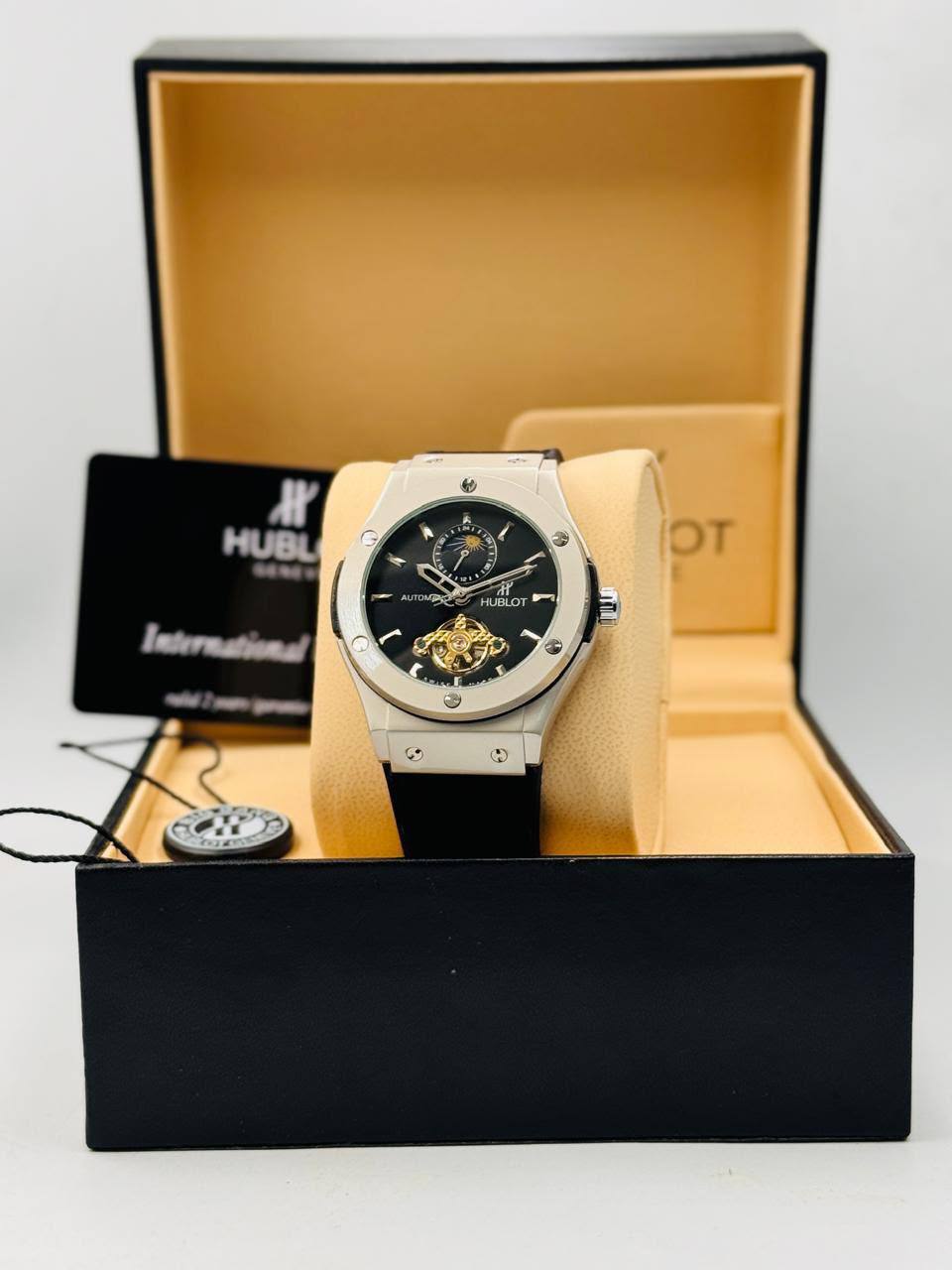 Hublot men
*Automatic*
150 dhs🇦🇪🇦🇪

Zain08
♥️♥️♥️