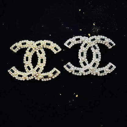BROOCH🦋*
Good quality 🍁
With black boxes 📦 
20 dhs💓

With normal box 🗃️ 
And paper bag 🛍️
35 dhs💓

Zain216
♥️♥️♥️
