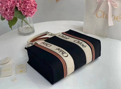 Chloe
95 dhs🪙🌨️
SIZE：37×26×12CM
Good quality

Zain35
♥️♥️♥️