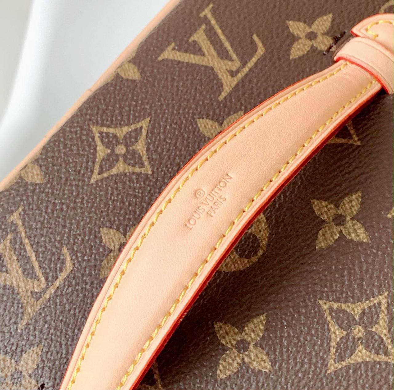 LV
Big size 
110 dhs✅

With box
🎁🎁🎁

Zain17
♥️♥️♥️