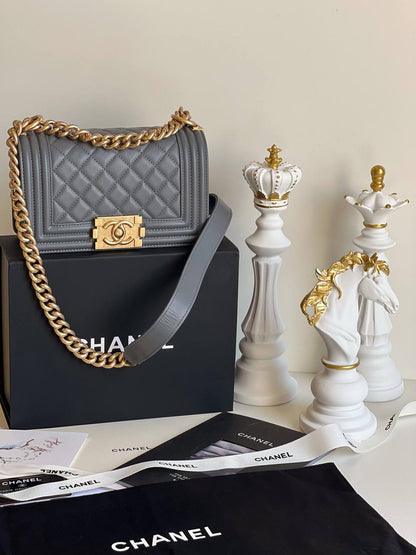 Chanel Boy
Super Master
*20 cm*
1150 dhs🪙💕

Zain257
♥️♥️♥️