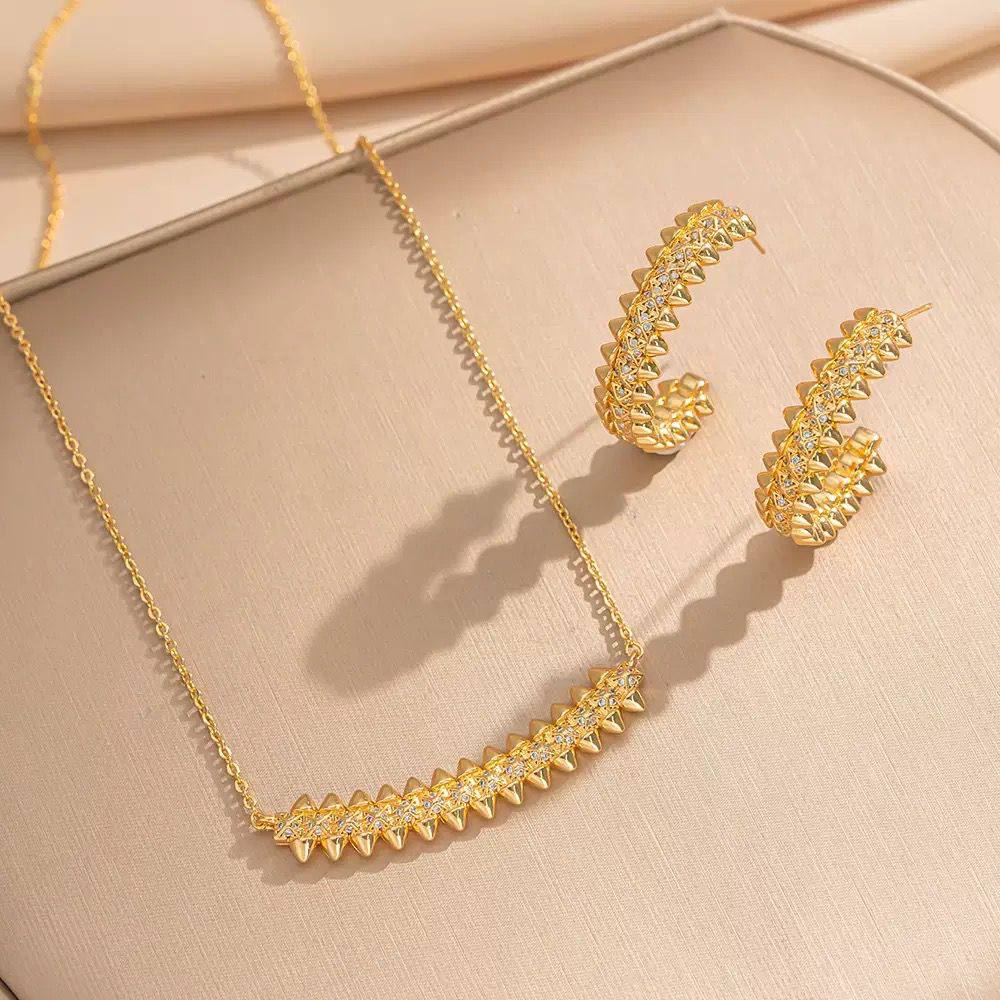 Necklace and earring Set of 2 
Offer price 

40 dhs🪙🌨️

Zain242
♥️♥️♥️