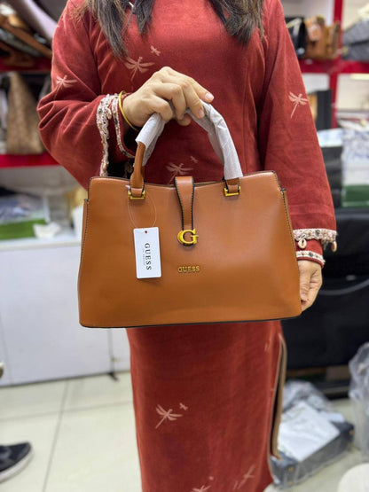 🌸 Guess Tote
Good quality
Size : 35 * 23 * 10 cm
110 dhs🇦🇪🇦🇪

Zain115
♥️♥️♥️