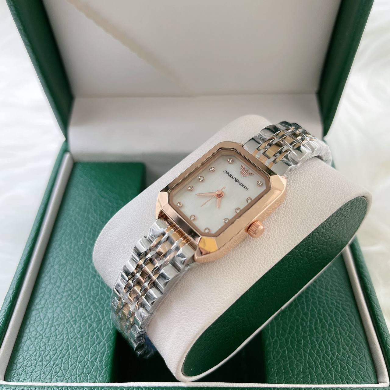 Ladies watch 
60 dhs🇦🇪

Zain45
♥️♥️♥️