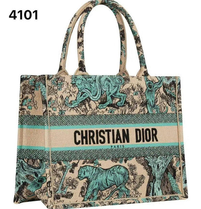DIOR 
GOOD QUALITY 
100 dhs✅

Zain39
♥️♥️♥️