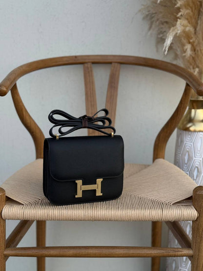 HERMES
18cm
340 dhs💓
Top quality 
With box🎁

Zain167
♥️♥️♥️