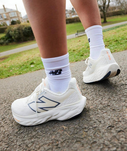 New balance fresh foam 1080V14 , Size 36 to 45 , 
250 dhs🪙🌨️

Zain196
♥️♥️♥️