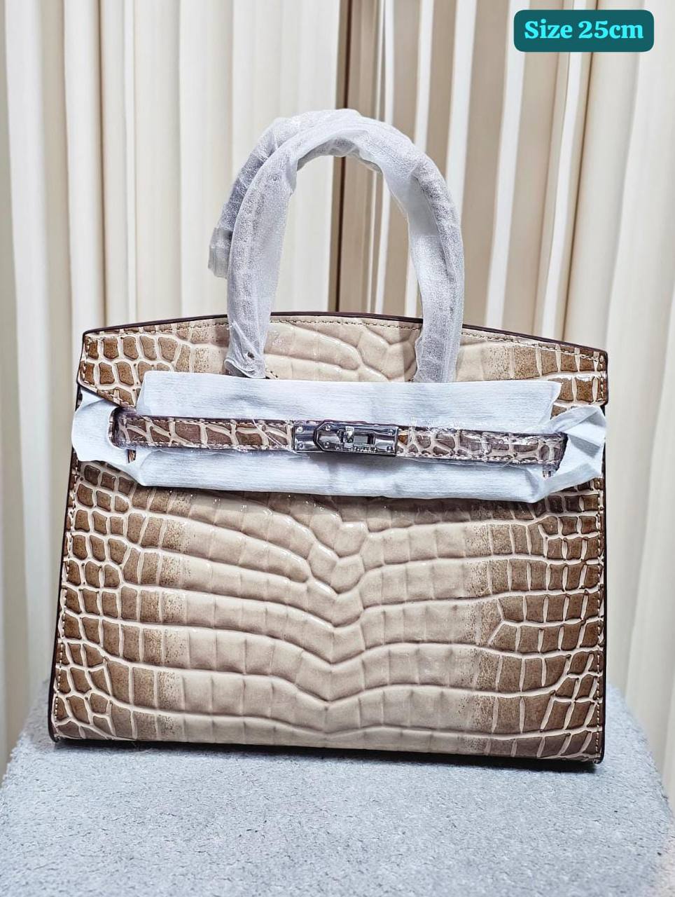 Hermes
Good quality 

with box 
🎁🎁🎁

130 dhs✅

Zain186
♥️♥️♥️