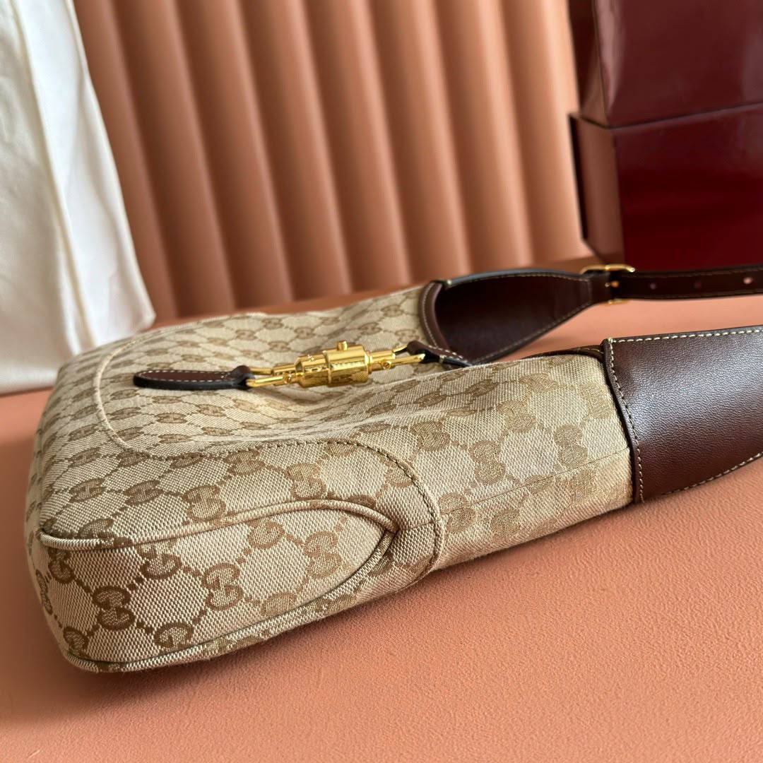 GUCCI 

NEW CAME 
HIGH QUALITY 

WITH BOX 

125 dhs🇦🇪🇦🇪🇦🇪

Zain39
♥️♥️♥️