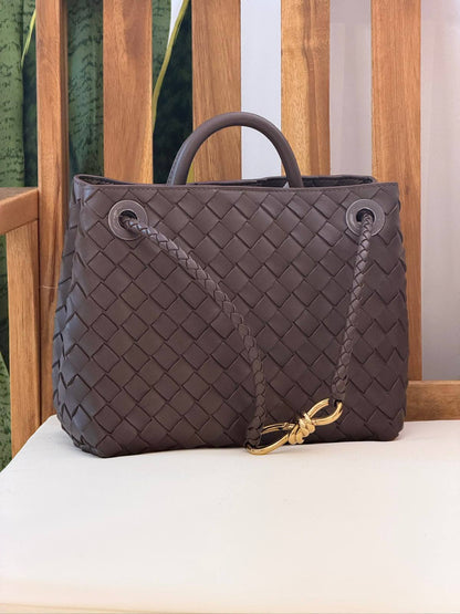BOTTEGA VENETA💫
VIP Quality ⚡️
Original Packing 🎁
Size 25CM📏
For Price 👇 WhatsApp✅
0568585901 
0507557372
0552275751 Owner Zain 👌

Zain321
♥️♥️♥️