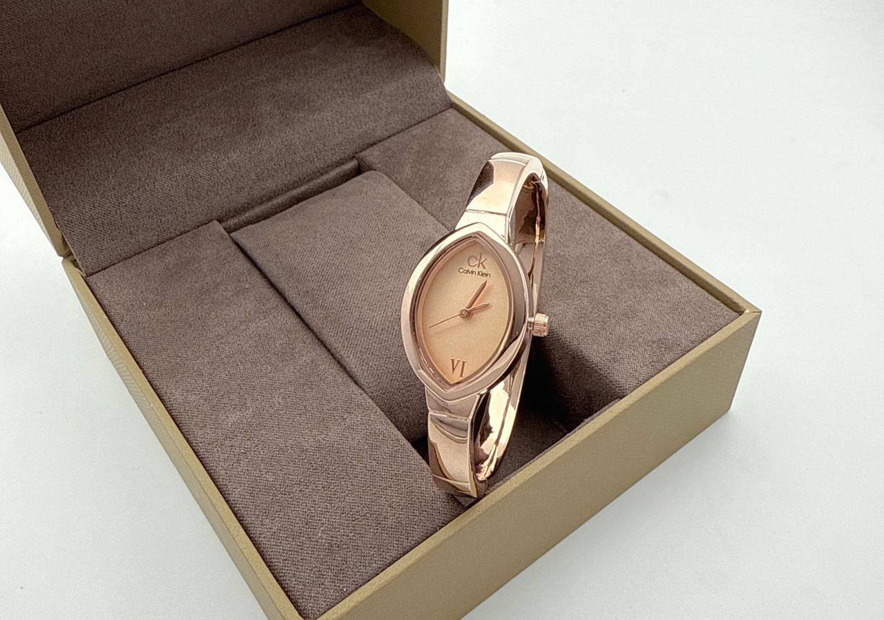 Van Cleef
60 dhs🪙🌨️

Zain45
♥️♥️♥️