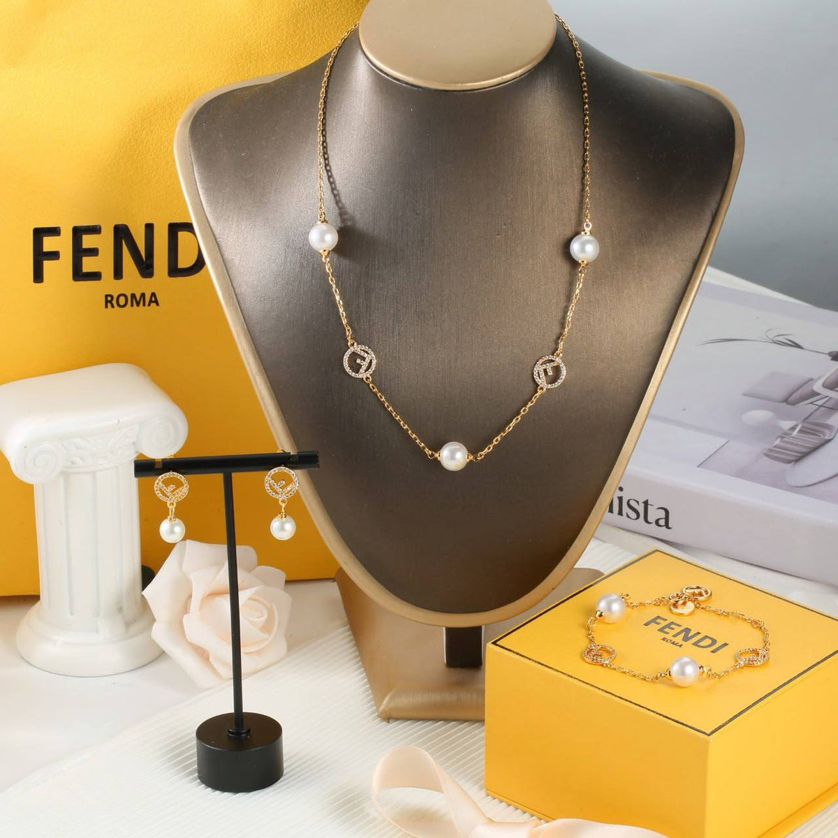 *Fendi Set* 🌸
Necklace 
Earrings 
Bracelet 

Master quality ☘️

120 dhs🇦🇪 normal box 📦

Zain48
♥️♥️♥️