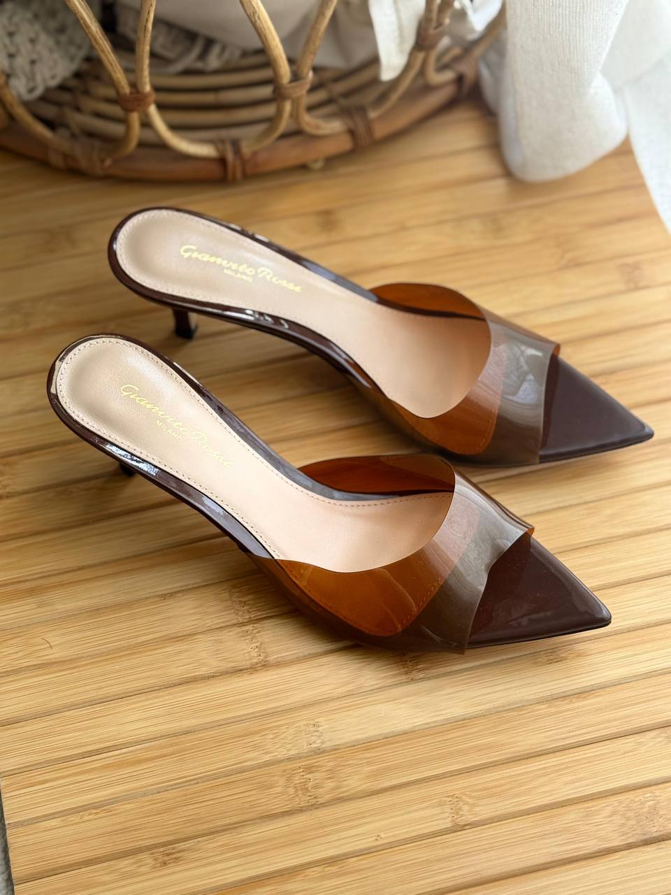 Gianvito Rossi
Super Master
𝗦𝗶𝘇𝗲 𝟯𝟲 𝘁𝗼𝗼 𝟰𝟭 
450 dhs💛

Zain303
♥️♥️♥️